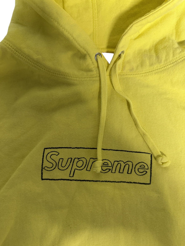 Sweat à capuche Supreme x KAWS Chalk Logo jaune
