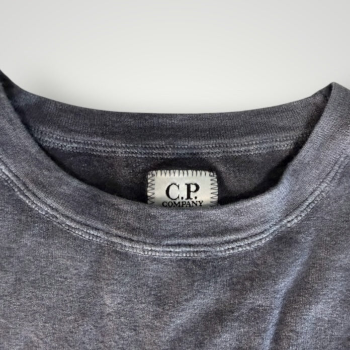 Pull à col rond Secondstore C.P. Company gris en coton avec étiquette de marque cousue au niveau du col