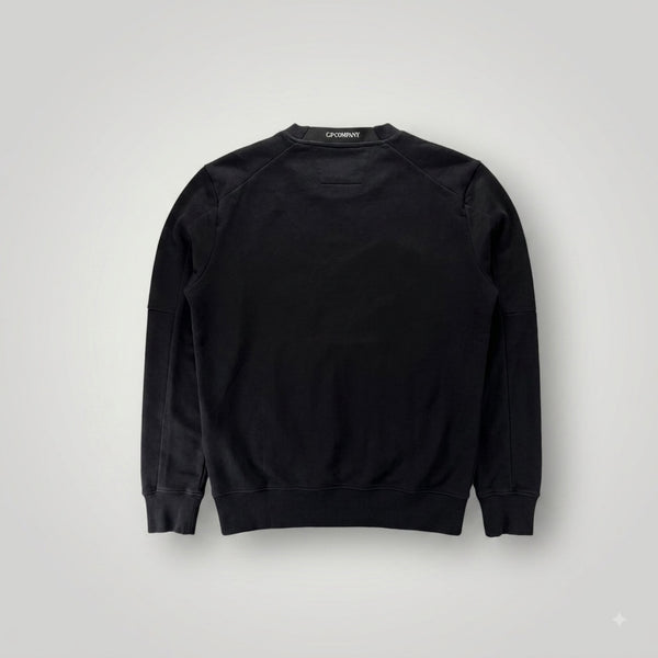 Vue arrière du sweat-shirt noir en coton Secondstore C.P. COMPANY avec logo discret au niveau de la nuque