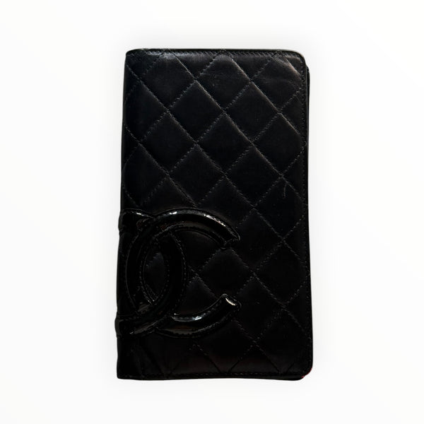 Portefeuille long Secondstore Chanel en cuir noir matelassé avec grand logo CC brillant sur le devant