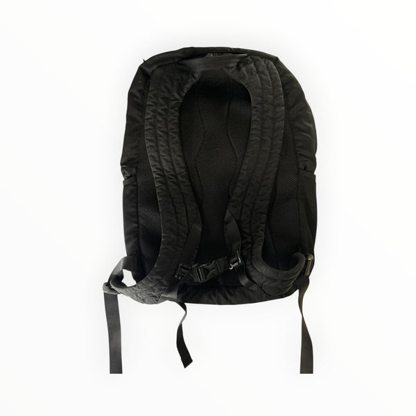 Vue arrière du sac à dos noir Secondstore C.P. Company en nylon avec bretelles ergonomiques et panneau en mesh