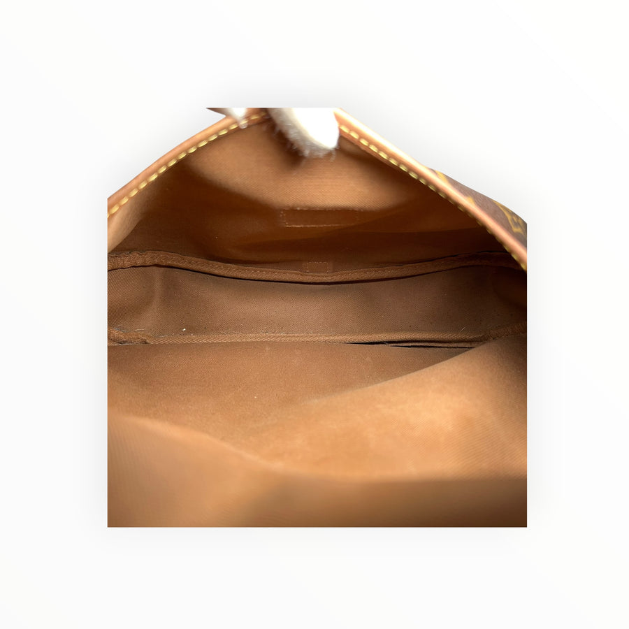 Intérieur spacieux en toile marron du sac bandoulière Louis Vuitton Secondstore avec doublure résistante