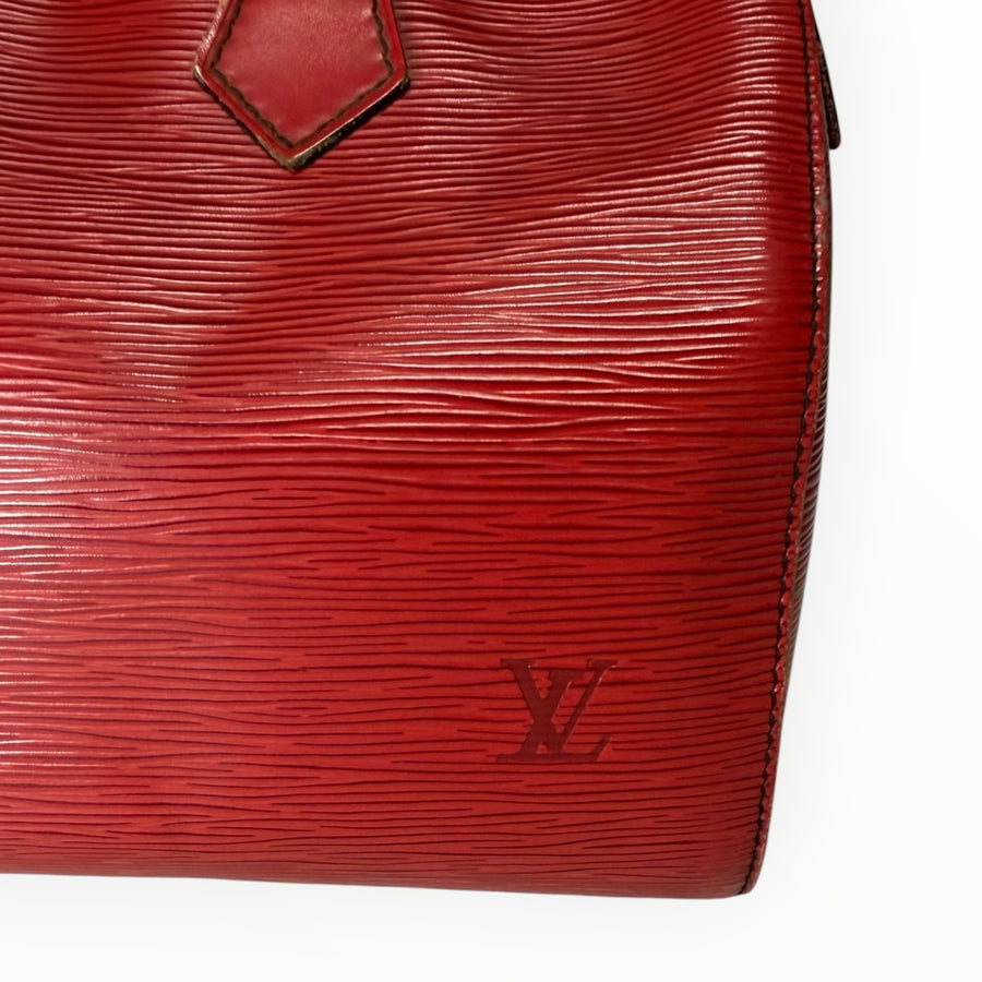Sac à main Secondstore Louis Vuitton Speedy en cuir Épi rouge avec texture striée emblématique et logo gravé