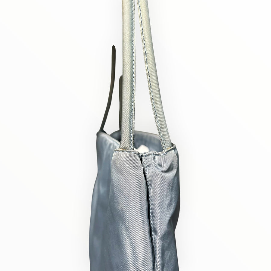 Sac à main Secondstore Prada en nylon gris-bleu avec anses portées épaule et design minimaliste