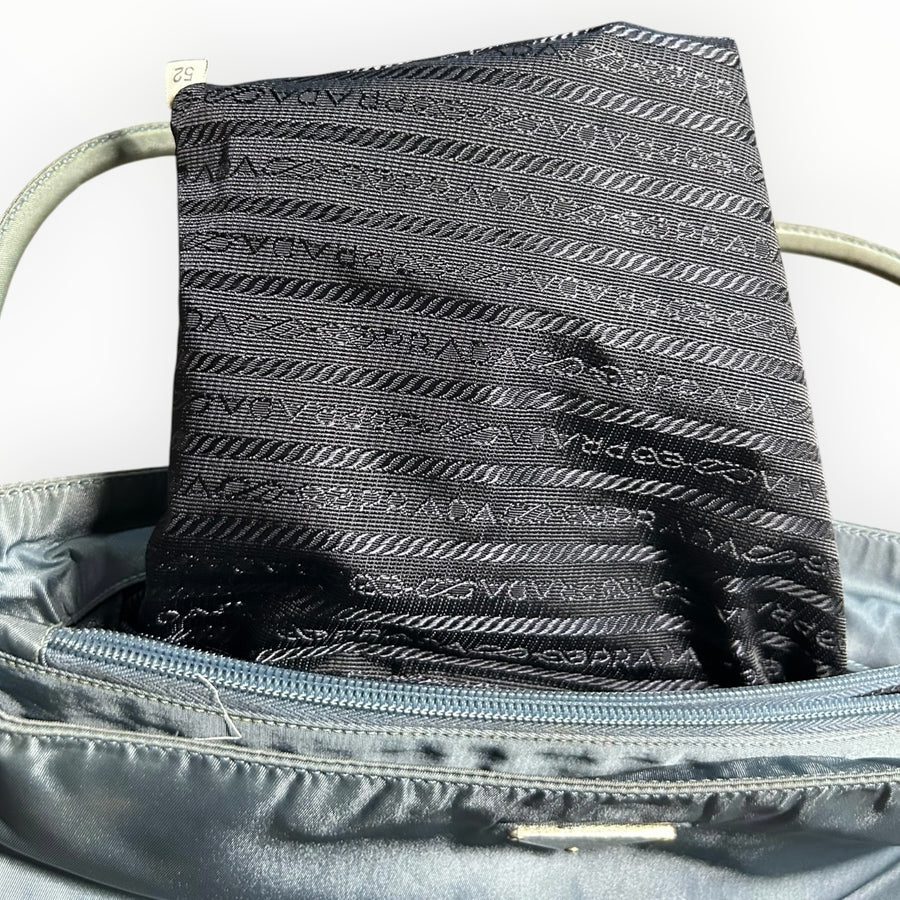 Sac à main Secondstore Prada en nylon gris-bleu avec doublure intérieure en tissu jacquard logotypé noir