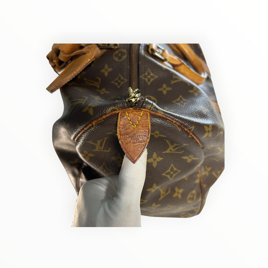 Sac de voyage Secondstore Louis Vuitton Keepall en toile Monogram marron avec détails en cuir naturel et zip doré
