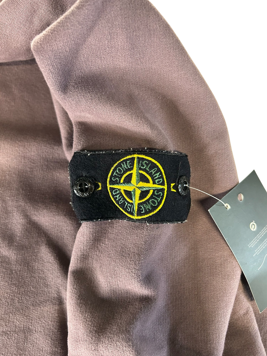 Secondstore Stone Island mauve cotton crewneck sweatshirt featuring the iconic removable compass badge on the sleeve.