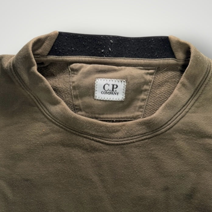 Sweat-shirt Secondstore C.P. Company marron à col rond avec étiquette de marque et empiècement contrastant au col
