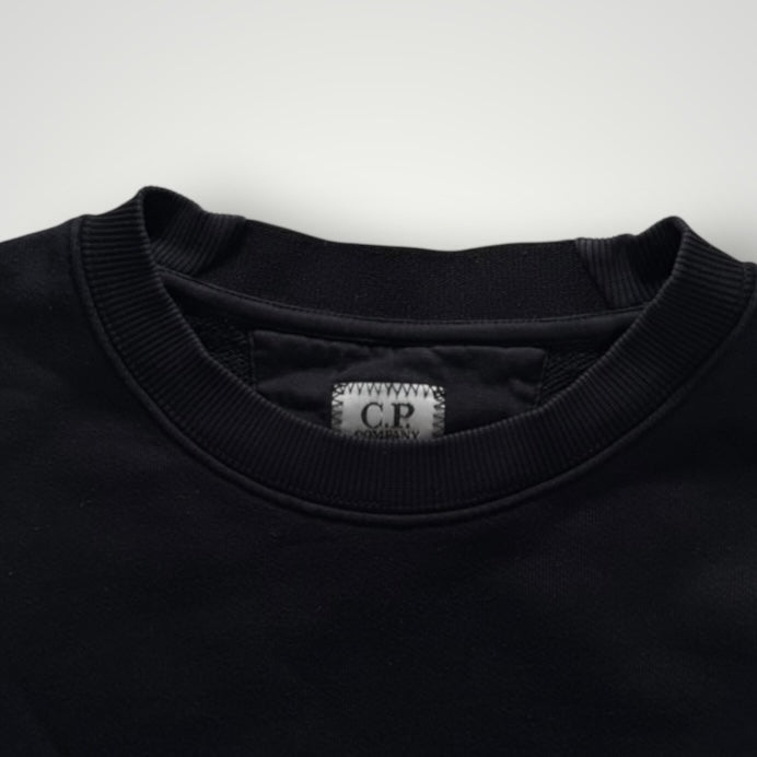 Sweat-shirt Secondstore C.P. Company noir à col rond avec étiquette de marque visible à l'intérieur