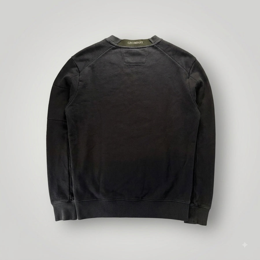 Vue arrière du sweat-shirt noir Secondstore C.P. COMPANY en coton avec col rond et finitions côtelées