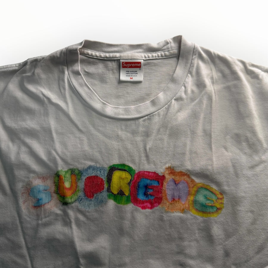 T-shirt blanc en coton Secondstore Supreme avec logo multicolore texturé brodé sur la poitrine