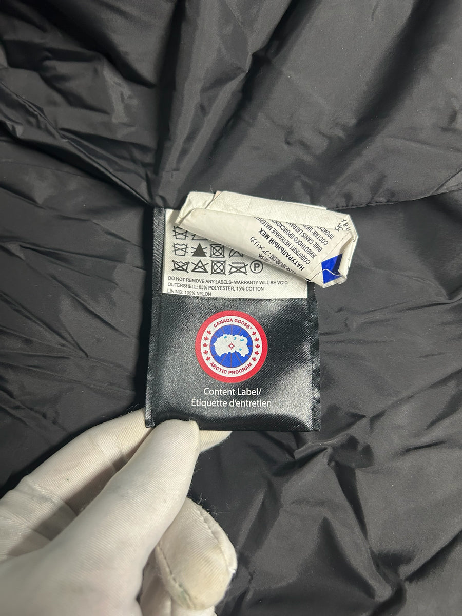 Étiquette intérieure de doudoune Secondstore Canada Goose avec logo officiel et instructions d'entretien
