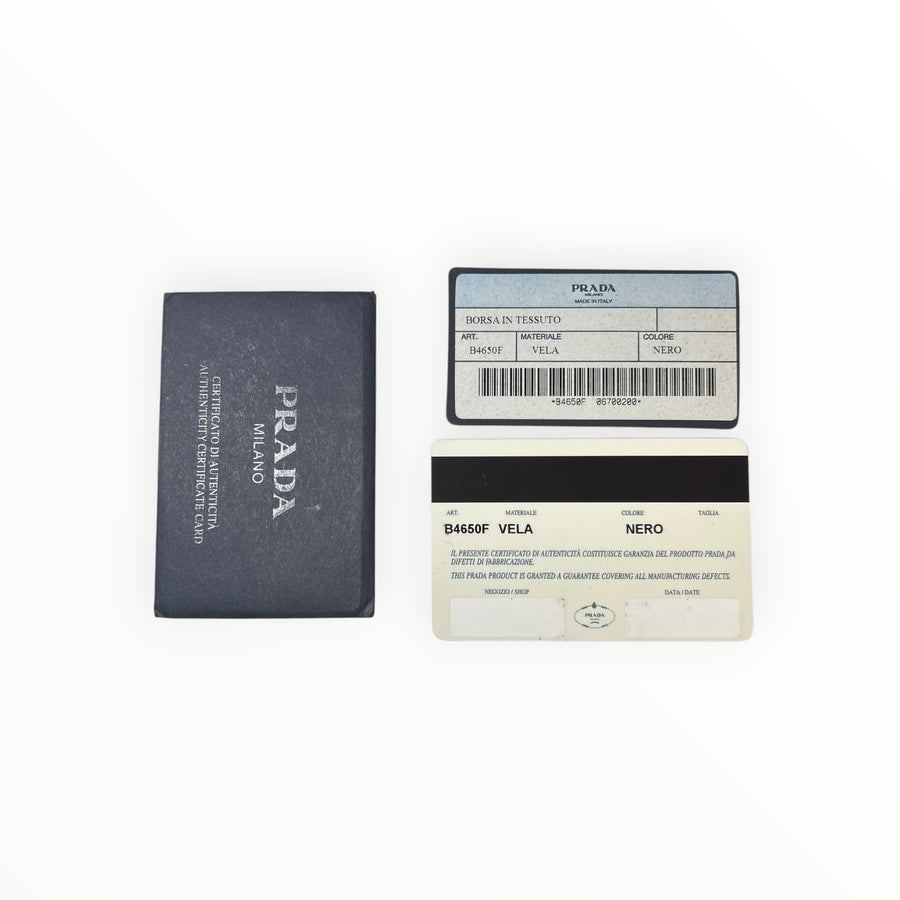 Cartes d'authenticité et boîte Secondstore pour sac à dos Prada en nylon noir