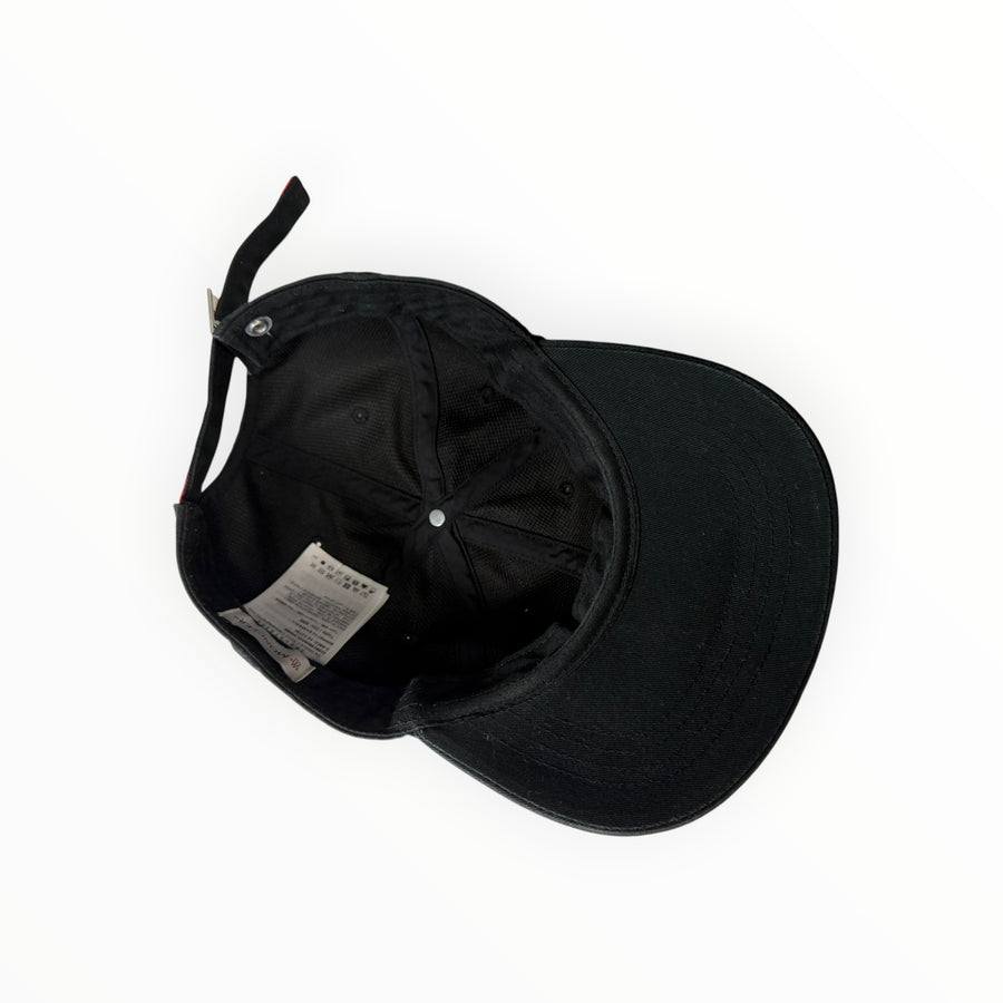 Casquette de baseball noire Secondstore en coton avec sangle ajustable et détails tricolores à l'arrière