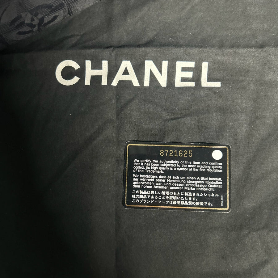 Carte d'authenticité et numéro de série du sac cabas Secondstore CHANEL en toile noire avec logo imprimé