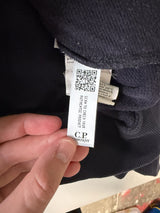 Étiquette d'authenticité avec code QR sur un sweat-shirt bleu marine Secondstore C.P. Company