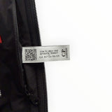 Étiquette d'authenticité avec code QR et logo C.P. Company sur une veste noire Secondstore