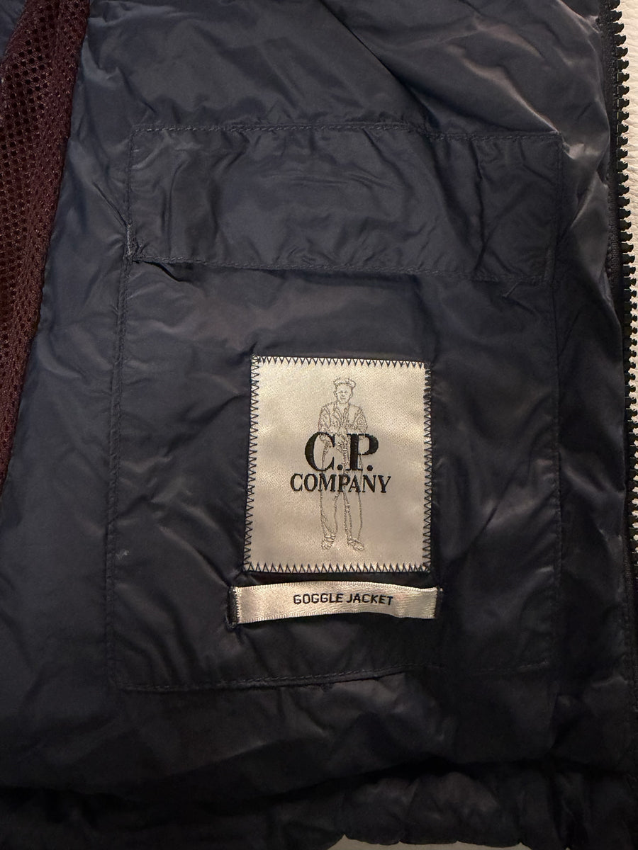 Étiquette intérieure de la veste Goggle Jacket Secondstore C.P. Company avec logo et nom du modèle cousus