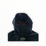Veste Secondstore C.P. Company noire en soft shell avec capuche emblématique à lunettes et doublure bordeaux