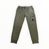 Pantalon cargo Secondstore C.P. COMPANY en coton vert olive avec poche latérale emblématique et taille élastique.