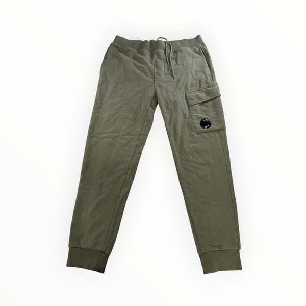 Pantalon cargo Secondstore C.P. COMPANY en coton vert olive avec poche latérale emblématique et taille élastique.