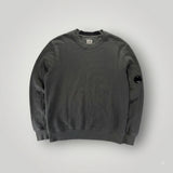 Sweat-shirt gris en coton Secondstore C.P. COMPANY avec col rond et poche zippée iconique sur la manche gauche