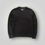 Sweat-shirt noir Secondstore C.P. COMPANY en coton avec col rond et poche utilitaire à lentille sur la manche gauche