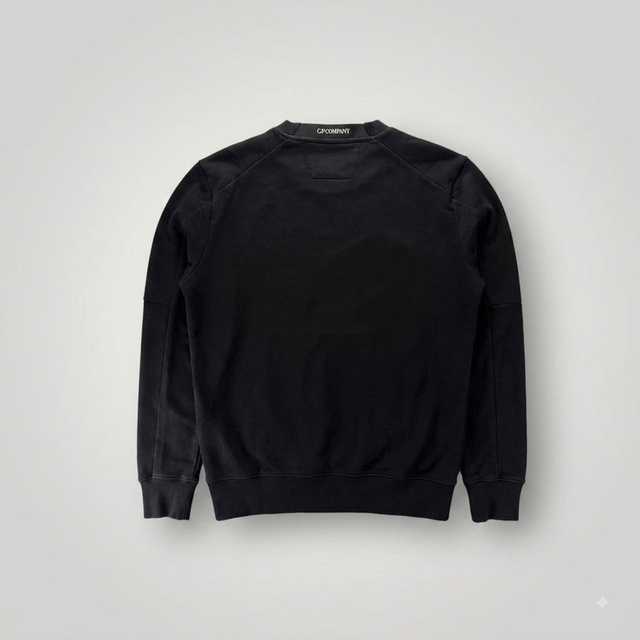 Vue arrière du sweat-shirt noir en coton Secondstore C.P. COMPANY avec logo discret au niveau de la nuque