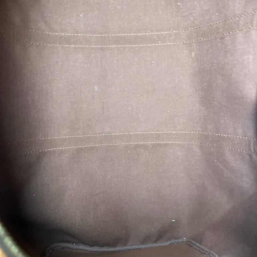 Doublure intérieure en toile marron du sac de voyage Louis Vuitton Keepall chez Secondstore