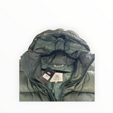 Secondstore doudoune Pyrenex vert profond à capuche avec garnissage en duvet et logo emblématique sur l'étiquette