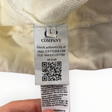 Étiquette d'authenticité blanche Secondstore pour sweat à capuche C.P. Company avec code QR et instructions de lavage