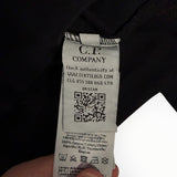 Étiquette de composition et d'authenticité Secondstore pour sweat-shirt C.P. Company en coton noir avec QR code