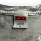 Étiquette de col blanche Secondstore pour t-shirt Supreme en coton avec logo rouge et taille M