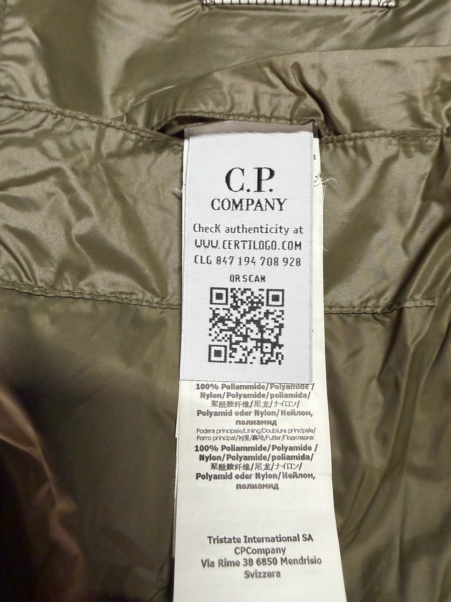Étiquette intérieure de composition et d'authenticité Secondstore pour veste C.P. Company en nylon kaki