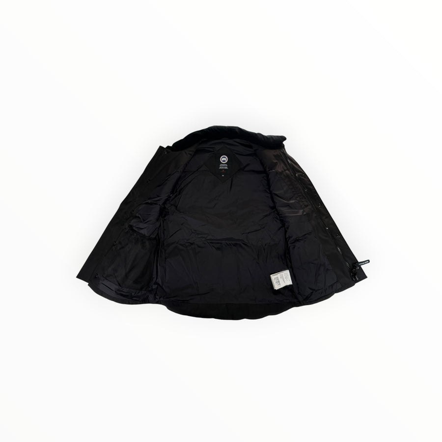 Intérieur d'un gilet sans manches noir Secondstore Canada Goose avec doublure technique et étiquette de marque