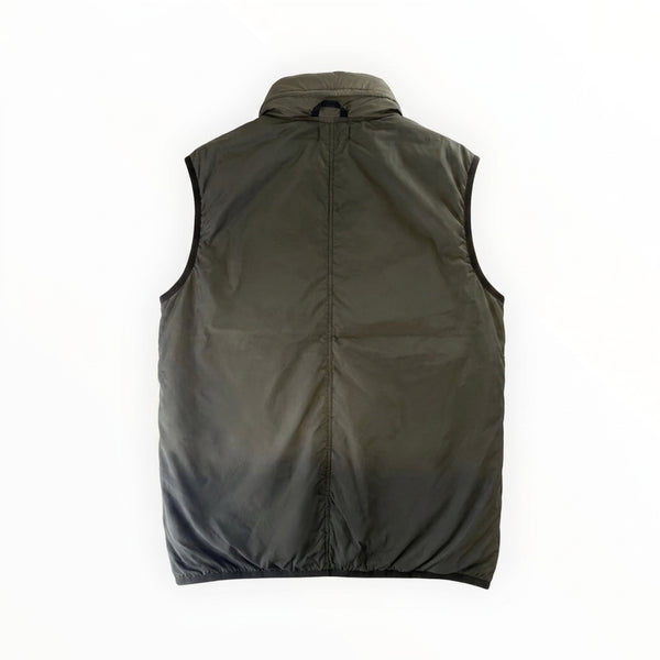 Vue arrière du gilet sans manches Secondstore Stone Island Junior en nylon vert olive avec col montant