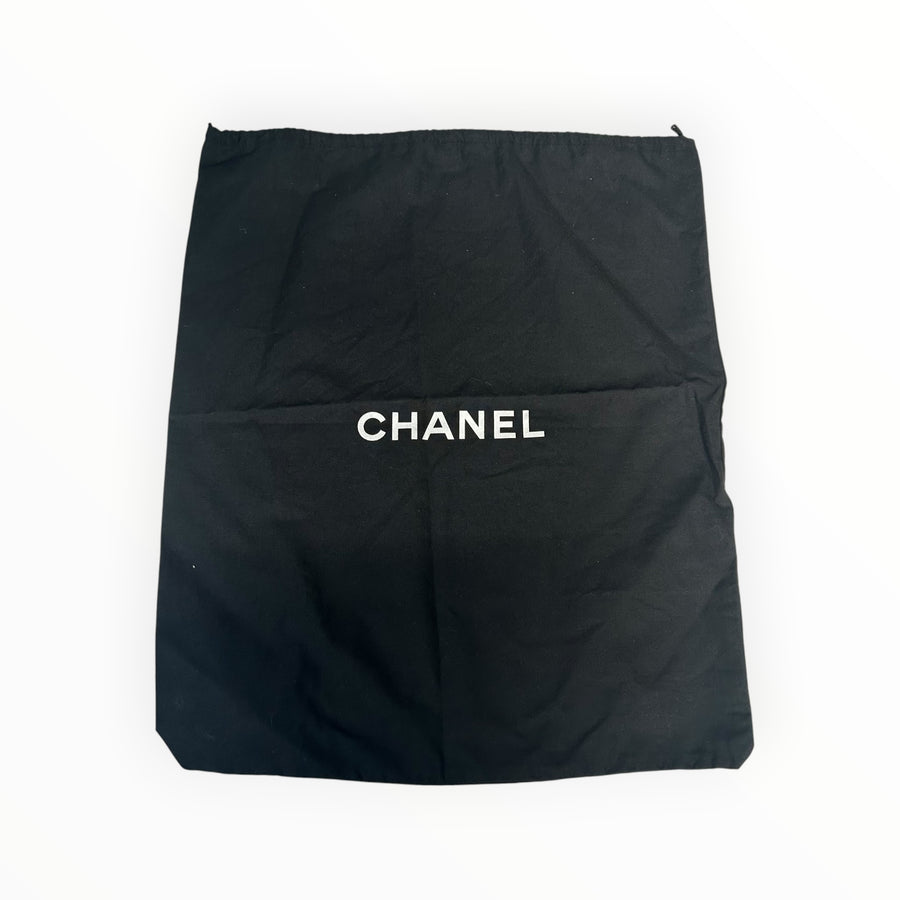 Housse de protection noire en tissu avec logo CHANEL blanc pour sac Secondstore