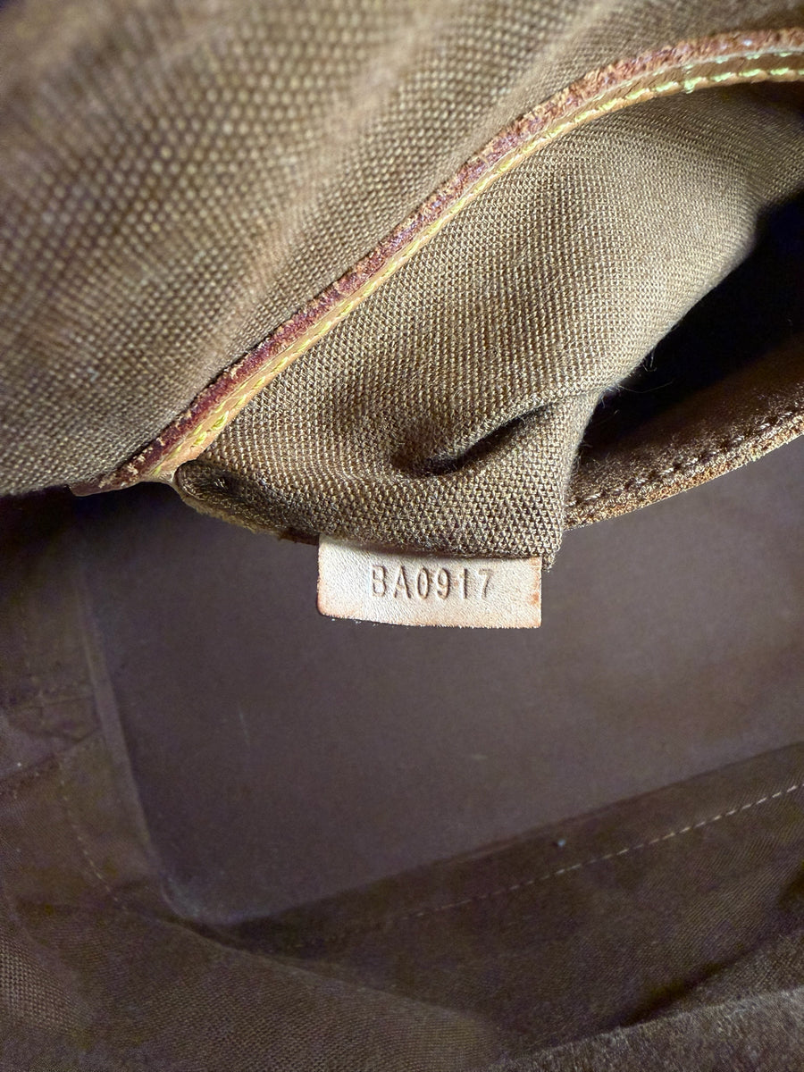 Étiquette de code date authentique à l'intérieur du sac Louis Vuitton Alma chez Secondstore
