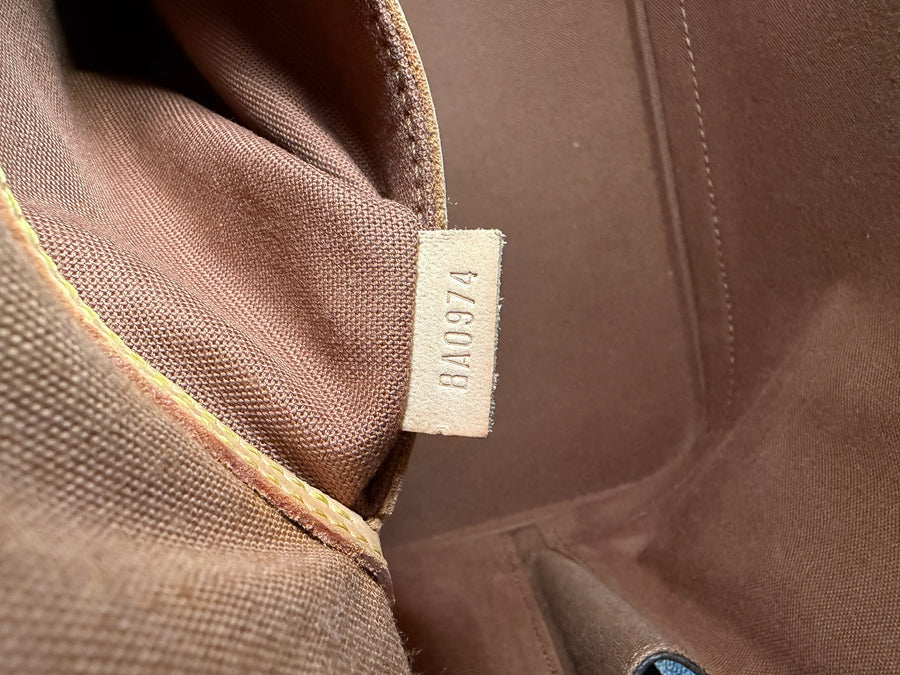 Étiquette de code date BA0974 à l'intérieur du sac à main Louis Vuitton Alma marron chez Secondstore