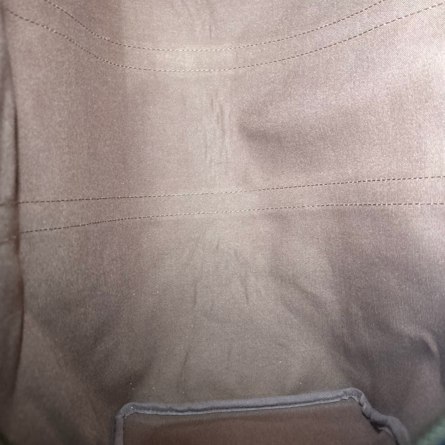Intérieur spacieux et doublure en toile marron du sac de voyage Secondstore Louis Vuitton Keepall