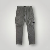 Pantalon cargo gris Secondstore C.P. Company en coton avec poches latérales et badge signature sur la jambe