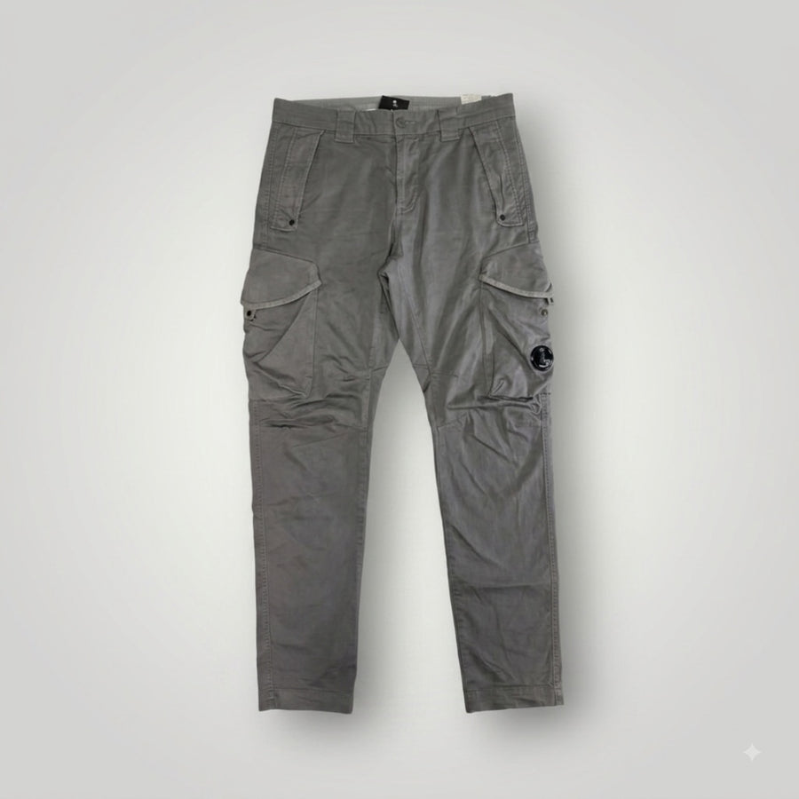 Pantalon cargo gris Secondstore C.P. Company en coton avec poches latérales et badge signature sur la jambe