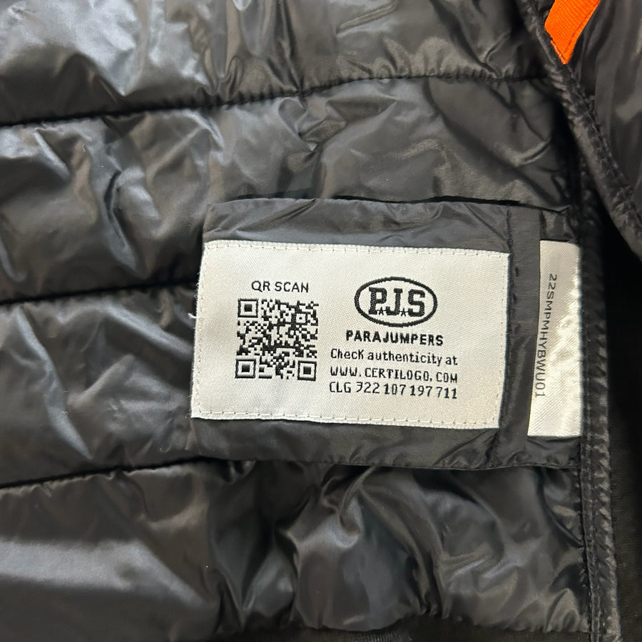 Secondstore Parajumpers hybrid jacket interior authenticity label with QR code and brand logo on quilted black nylon