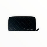 Portefeuille Secondstore Chanel matelassé en cuir verni noir avec fermeture éclair et logo CC emblématique