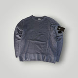 Pull Secondstore C.P. Company gris à col rond avec poche zippée et lentille emblématique sur la manche