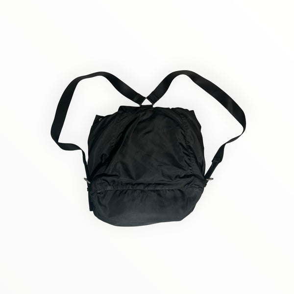 Sac à dos Secondstore Prada en nylon noir avec bretelles ajustables et design minimaliste iconique