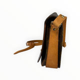 Sac bandoulière Secondstore Louis Vuitton en toile Monogram marron avec finitions en cuir naturel, vue de profil.