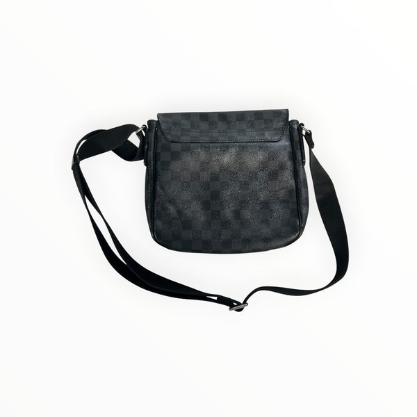 Sac besace Secondstore Louis Vuitton en toile Damier Graphite gris et noir avec bandoulière ajustable