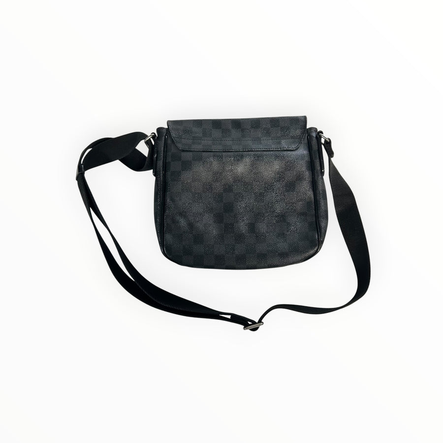 Sac besace Secondstore Louis Vuitton en toile Damier Graphite gris et noir avec bandoulière ajustable