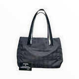 Sac cabas Secondstore Chanel New Travel Line en toile noire avec anses en cuir et carte d'authenticité